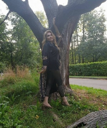 У меня множество услуг, которые расскажу чуть позже 😉 Я опытная и знаю, как доставить тебе настоящее удовольствие. Мои нежные руки и губы позволят тебе забыть о всех проблемах и погрузиться в мир блаженства. Встреча со мной станет для тебя незабываемым событием, а мои фото докажут это. Я живу в Москве и готова к приятной встрече прямо сейчас. Не упусти шанс испытать все самое лучшее со мной. Жду тебя! 💋 Анжела